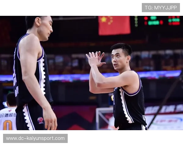 斯通斯长传弧线训练，后场发动快攻成为主攻点