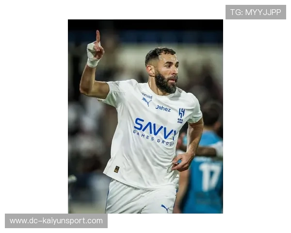 本泽马引领沙特新月首胜,锋线实力得到展现